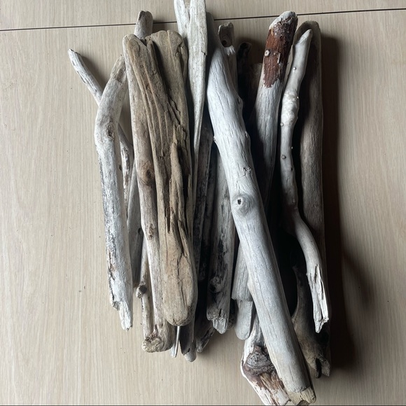 12 Count Box 12" - 16" Oregon Driftwood Sticks - Picture 5 of 8